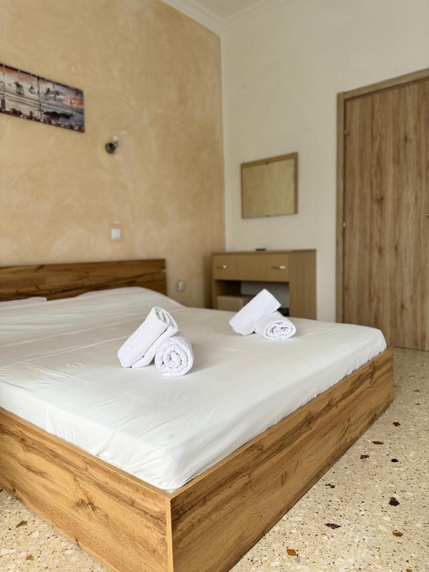 Santa Marina Rooms Agia Marina  外观 照片
